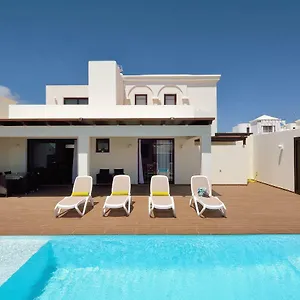 villa-victoria-playa-blanca-lanzarote-35580.in-canary-islands.com/